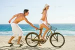 couple-beach-bicycle-001.webp