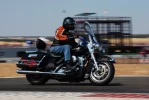Harley en un curso.webp