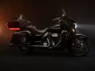 20-touring-ultra-limited-black-pearl-hero.webp