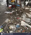 sucio-desordenado-garaje-piso-c404rp.webp