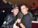 dos colgaos mu fumaos.webp