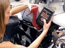 0703_hrbp_12_z+harley_davidson_sportster_oil_change+filling_engine.webp