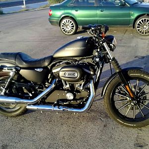 H-D IRON 883