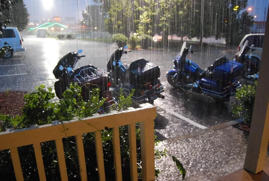 Lluvia antes de salir de ruta, agua con cojo...