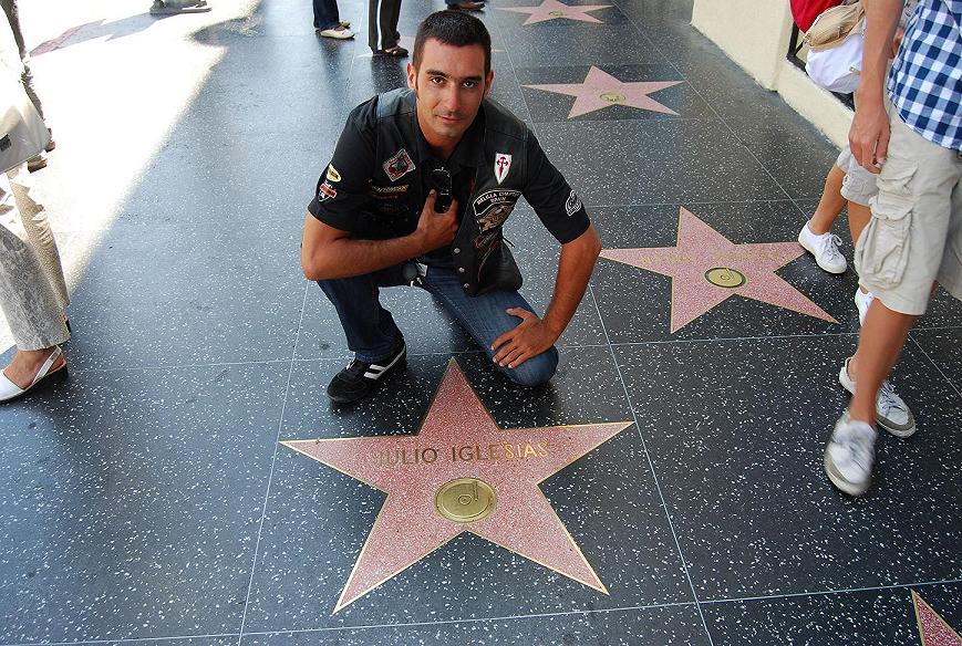 Placa de Julio Iglesias el el paseo de la fama de Los Angeles. (Me hizo gracia)
